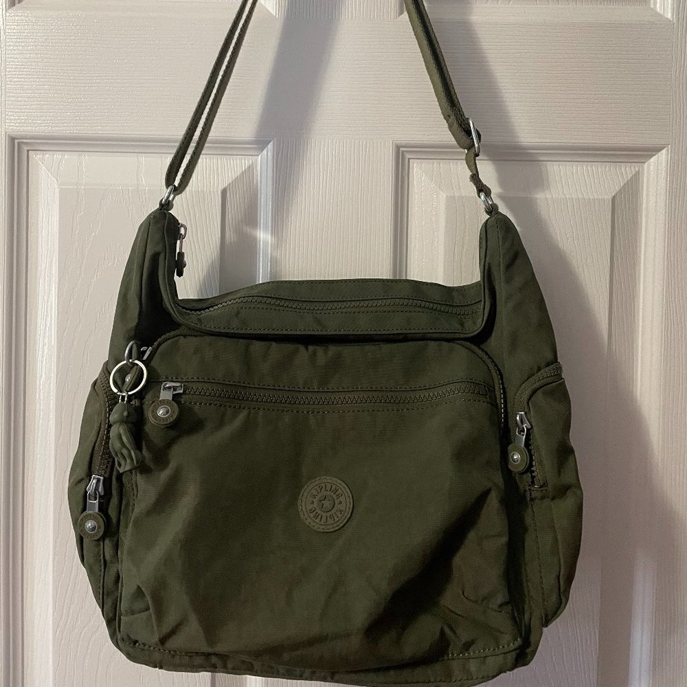 Kipling Gabbie -Army green